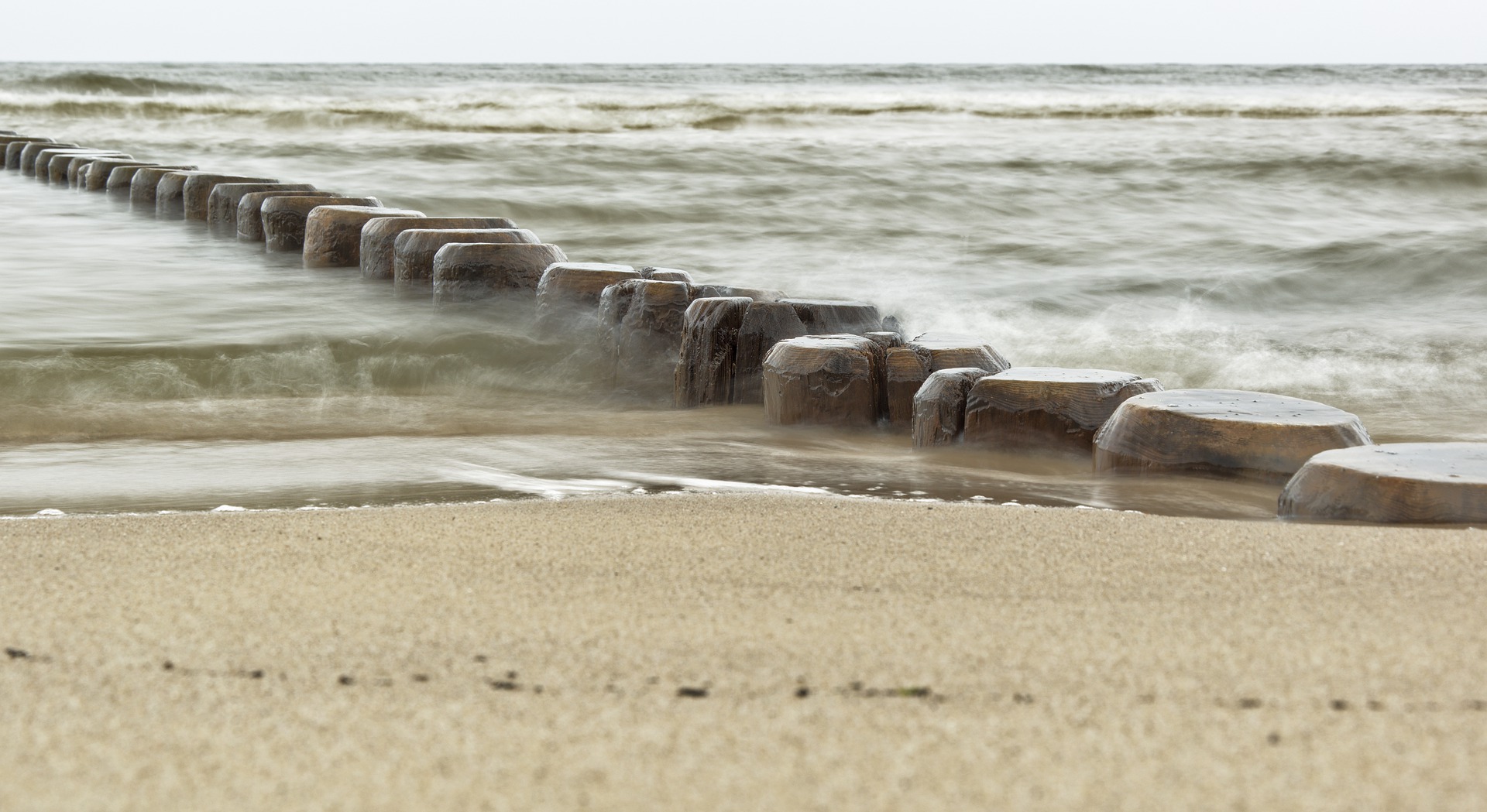 Coastline and environmental responsibility in the Manche region